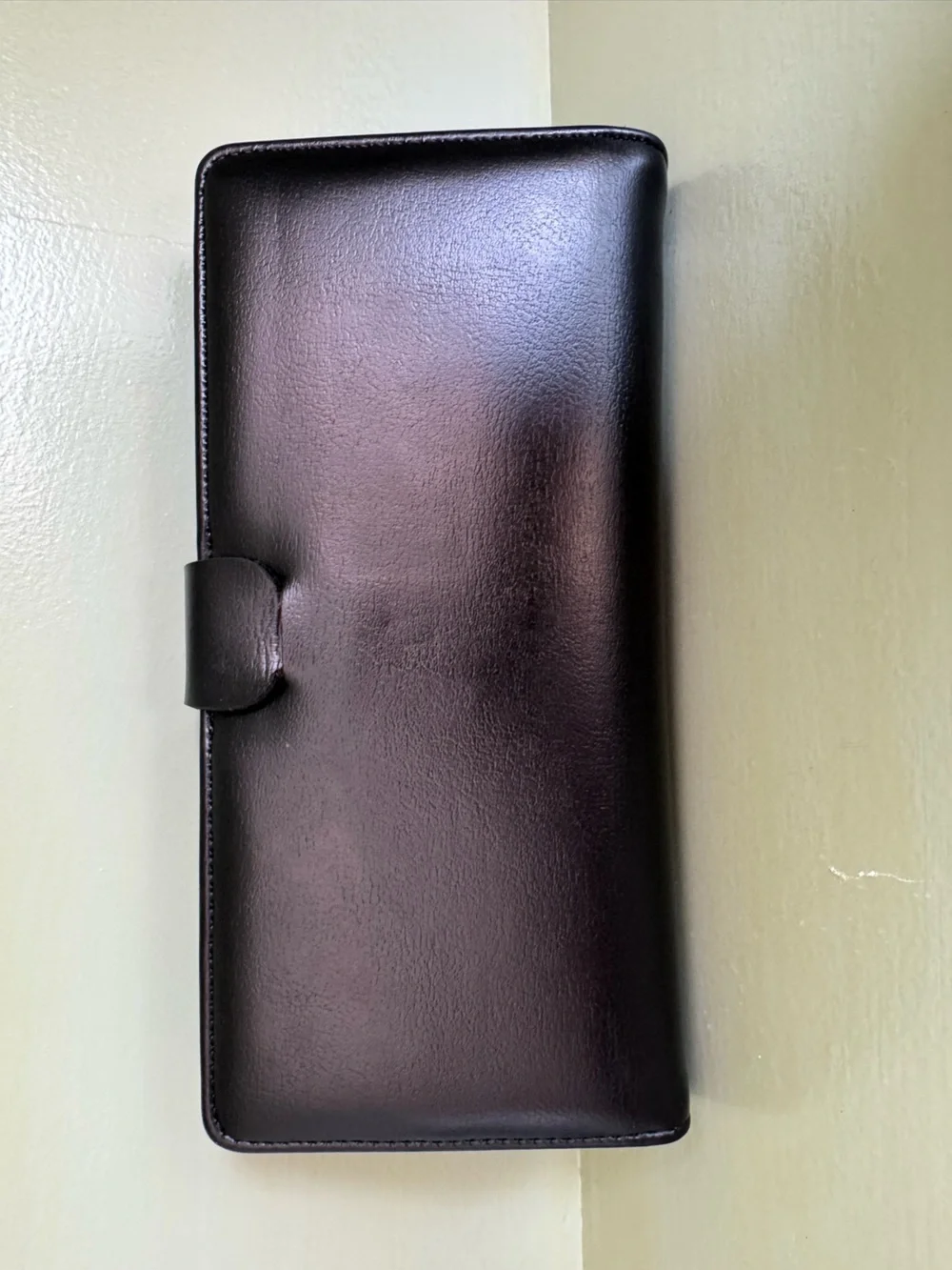 Vintage Aristocrat Fifth avenue genuine leather black wallet with gold hardware